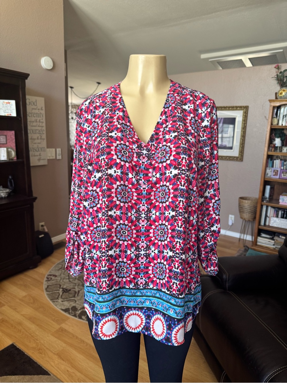 DR2 red mosaic V-neck blouse with blue border hem-size L